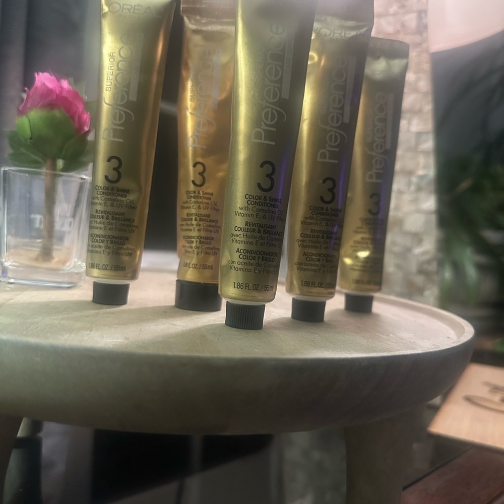 L'Oreal Conditioner - Radiant Gold 5 pieces, the good stuff! More in my store!